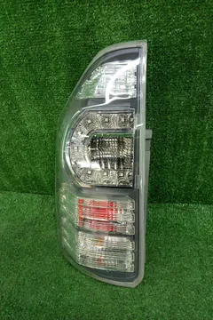 СТОП СИГНАЛ НА TOYOTA VOXY ZRR70G