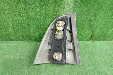 СТОП СИГНАЛ НА TOYOTA COROLLA FIELDER NZE121G