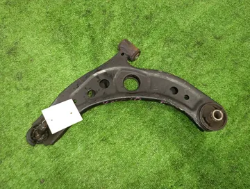 РЫЧАГ НА TOYOTA PASSO KGC10 1KR-FE