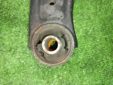 РЫЧАГ НА TOYOTA PASSO KGC10 1KR-FE