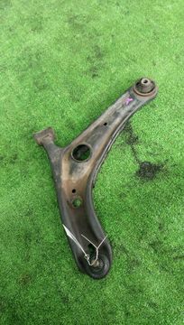 РЫЧАГ НА TOYOTA PORTE NNP10 2NZ-FE
