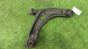 РЫЧАГ НА TOYOTA VITZ NCP131 1NZ-FE