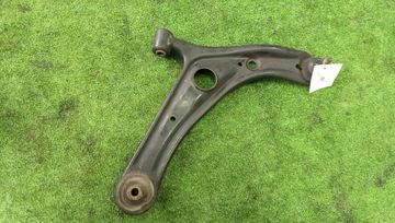 РЫЧАГ НА TOYOTA IST NCP60 2NZ-FE
