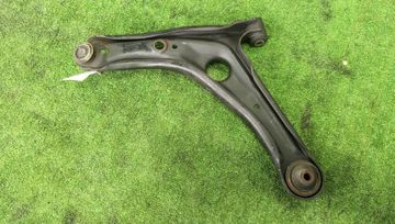 РЫЧАГ НА TOYOTA IST NCP60 2NZ-FE
