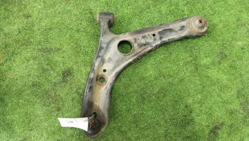 РЫЧАГ НА TOYOTA IST NCP60 2NZ-FE
