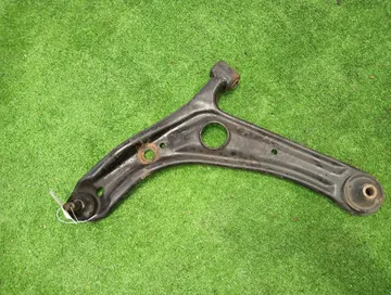 РЫЧАГ НА TOYOTA IST NCP60 2NZ-FE