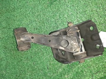 РЫЧАГ НА NISSAN BLUEBIRD HU14 SR20DE