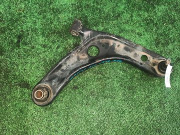 РЫЧАГ НА TOYOTA VITZ KSP130 1KR-FE