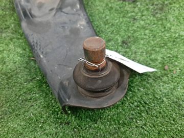 РЫЧАГ НА NISSAN LEAF ZE1 EM57