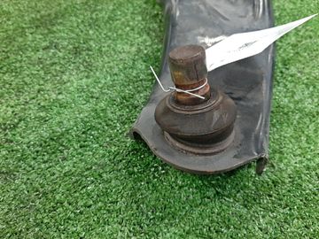 РЫЧАГ НА NISSAN LEAF ZE1 EM57