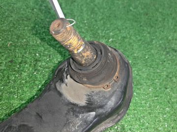 РЫЧАГ НА NISSAN CEFIRO A33 VQ20DE