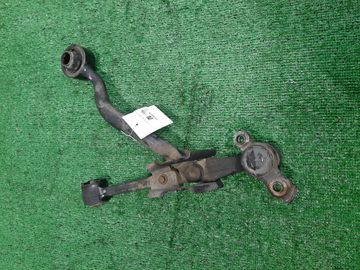 РЫЧАГ НА TOYOTA CROWN GS151 1G-FE