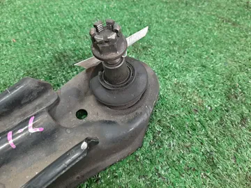 РЫЧАГ НА HONDA STEPWGN RF1 B20B