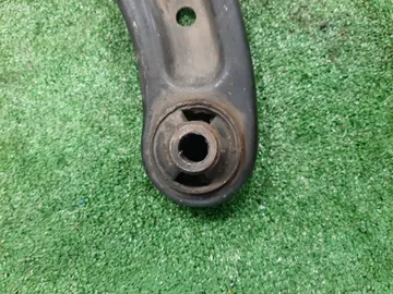 РЫЧАГ НА HONDA FIT GD1 L13A