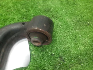 РЫЧАГ НА TOYOTA PROGRES JCG10 1JZ-GE