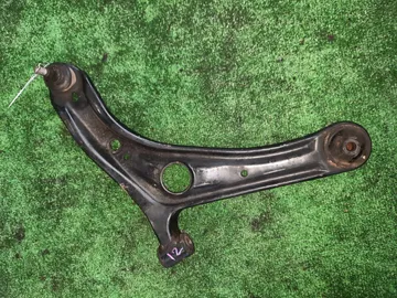 РЫЧАГ НА TOYOTA PLATZ SCP11 1SZ-FE