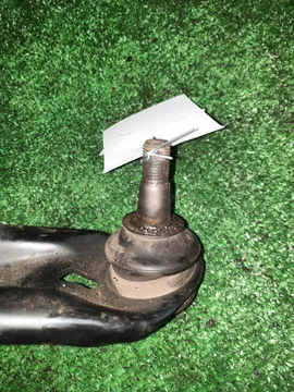РЫЧАГ НА TOYOTA PLATZ SCP11 1SZ-FE