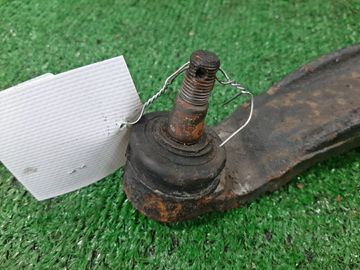 РЫЧАГ НА DAIHATSU PYZAR G303G HE-EG