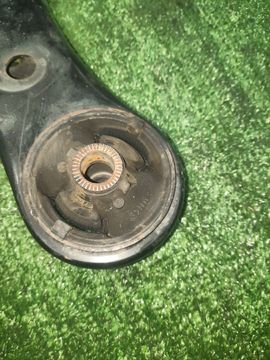 РЫЧАГ НА TOYOTA ISIS ZGM10G 2ZR-FAE