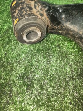 РЫЧАГ НА TOYOTA ISIS ZGM10G 2ZR-FAE