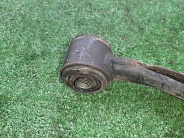 РЫЧАГ НА TOYOTA ALTEZZA GXE10 1G-FE