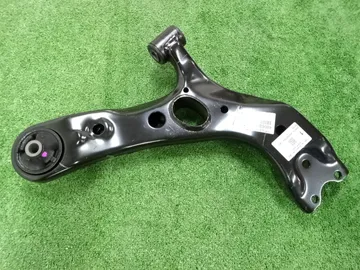 РЫЧАГ НА TOYOTA RAV4 ZSA44