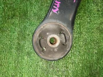 РЫЧАГ НА TOYOTA PRIUS NHW20 1NZ-FXE