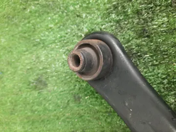 РЫЧАГ НА TOYOTA COROLLA FIELDER ZZE124G 1ZZ-FE