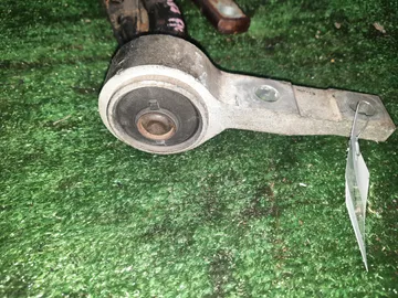 РЫЧАГ НА NISSAN PRIMERA TP12 QR20DE