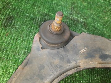 РЫЧАГ НА MITSUBISHI LEGNUM EC5W 6A13