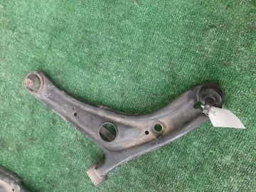РЫЧАГ НА TOYOTA PORTE NNP11 1NZ-FE