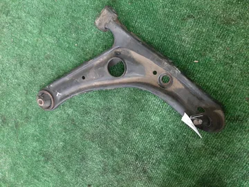 РЫЧАГ НА TOYOTA PORTE NNP11 1NZ-FE