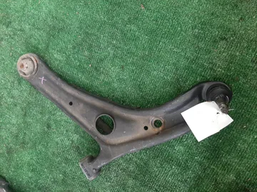 РЫЧАГ НА TOYOTA PORTE NNP11 1NZ-FE