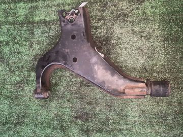 РЫЧАГ НА NISSAN ELGRAND E50 VG33E