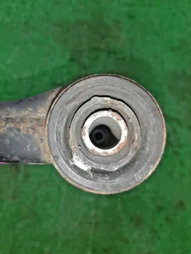 РЫЧАГ НА TOYOTA SEQUOIA UCK45 2UZ-FE