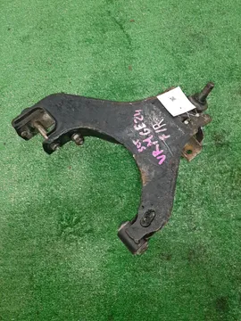 РЫЧАГ НА NISSAN CARAVAN E24 TD27