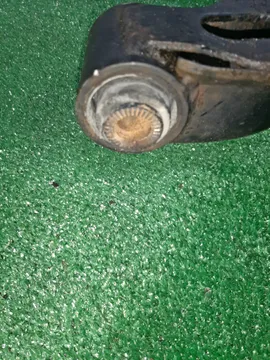 РЫЧАГ НА NISSAN CARAVAN E24 TD27