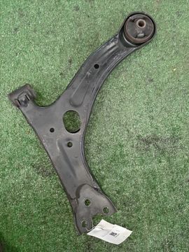 РЫЧАГ НА TOYOTA CALDINA AZT241W 1AZ-FSE