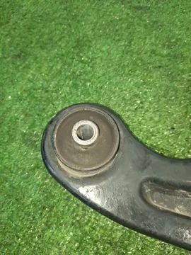 РЫЧАГ НА SUZUKI IGNIS FF21S K12C