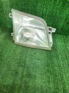 ФАРА НА NISSAN CARAVAN E25