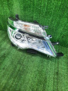 ФАРА НА NISSAN SERENA C26