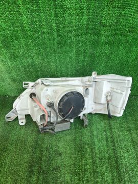 ФАРА НА NISSAN SERENA TC24