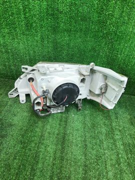 ФАРА НА NISSAN SERENA TC24