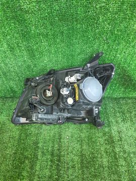 ФАРА НА TOYOTA AVENSIS AZT251