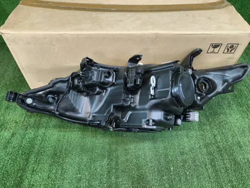 ФАРА НА TOYOTA AURIS NRE185H