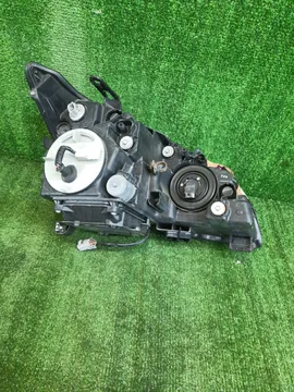 ФАРА НА TOYOTA HARRIER ACU30W