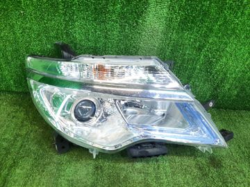 ФАРА НА NISSAN SERENA C26