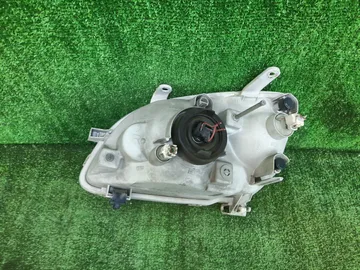 ФАРА НА TOYOTA RAUM EXZ10