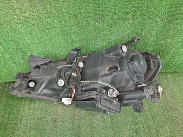 ФАРА НА TOYOTA IPSUM ACM21W