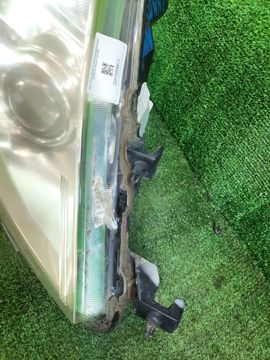 ФАРА НА TOYOTA ISIS ANM10G